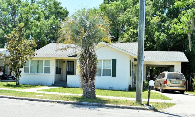 Williston Casa | Downtown Bungalow - Easy walking distance to Restaurants and Shops.