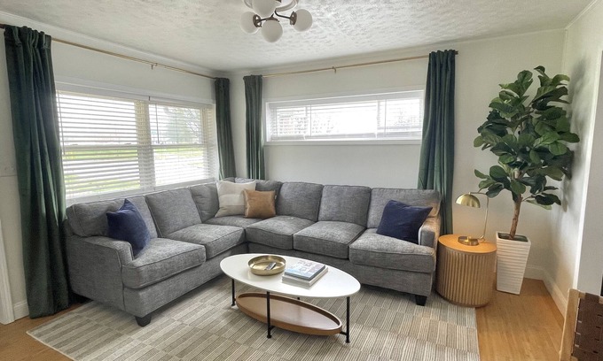 Carbondale Condominio | Downtown Carbondale. Cozy and Cheery Abode -- NEW--