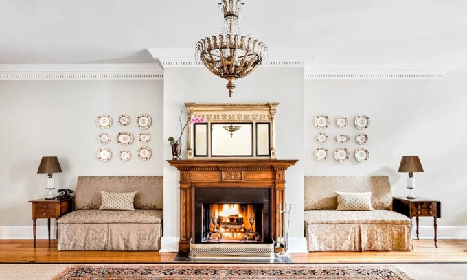 Charleston Historic District Hotel | Downtown Charleston Awaits: Your Cozy, Inviting Retreat | 2 Family Rooms