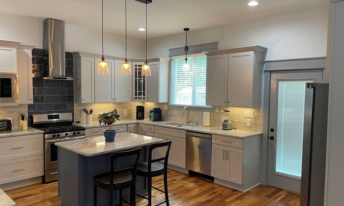 Downtown Casa | Downtown Charm - 2 blocks from Town Square