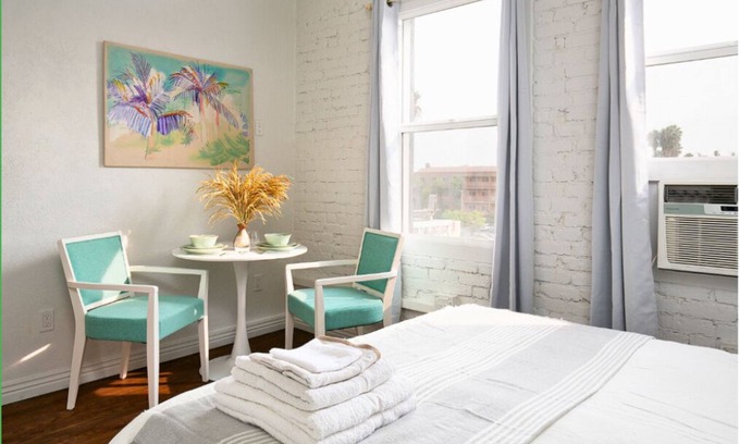 Rampart Village Apartamento | Downtown Charm: Elegant Retreat in LA