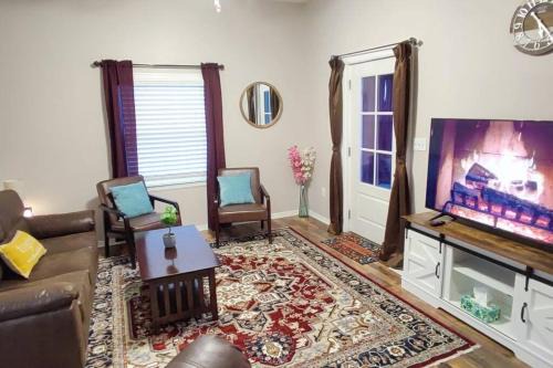 Noblesville Casa | Downtown Charm Two Bedroom Home