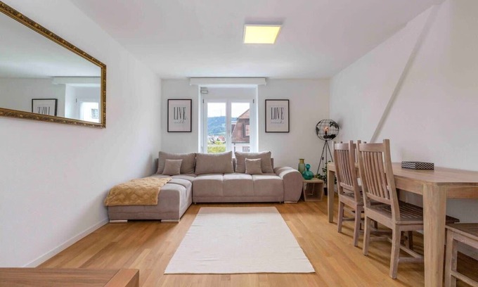 Werd Apartamento | Downtown Charming 2-BR Loft Apartment 5A