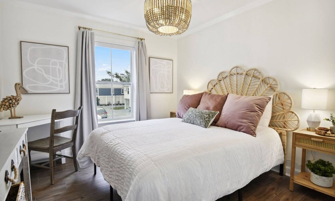 Pass Christian Cabaña | Downtown Coastal Escape / Walk to Beach & Shops
