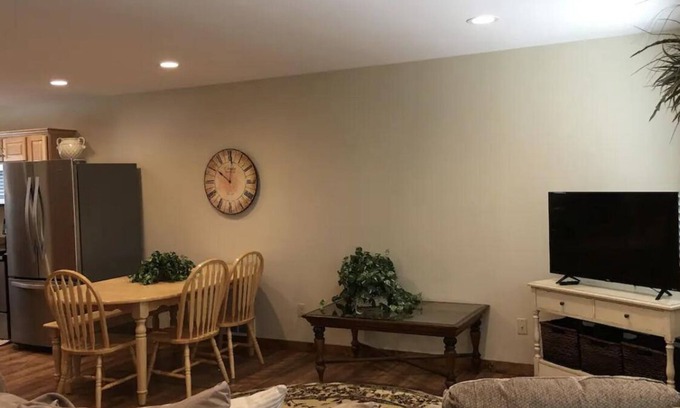 Cody Casa | Downtown Cody!!! Bobbi's Bunkhouse B