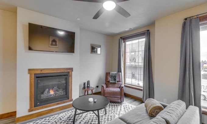 Columbia Falls Apartamento | Downtown Columbia Falls Condo 16 Mi to Ski Resort