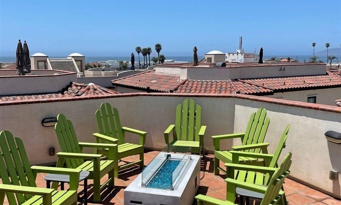 Pismo Beach Condominio | Downtown Condo with Rooftop Deck