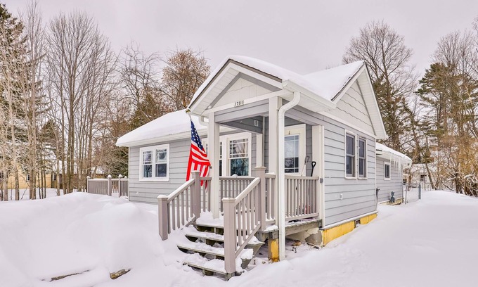 Three Lakes Casa | Downtown cottage with huge yard, deck, grill, sunroom, & washer/dryer