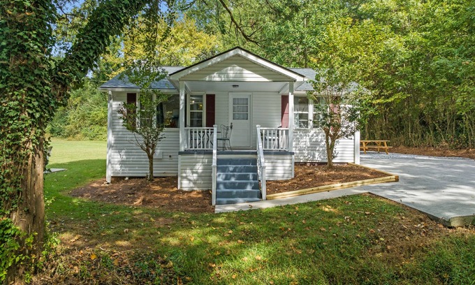 Dahlonega Casa | Downtown Dahlonega Destination-Dog-Friendly/2-Bed/1-Bath!