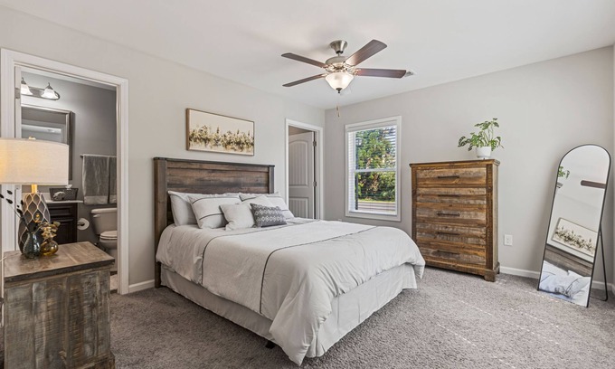 Greenville - Spartanburg Casa | Downtown Darling - 3 bedroom, cozy cottage in downtown