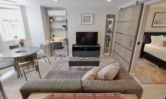 Logan Circle Apartamento | Downtown DC Awaits with Parking Permit