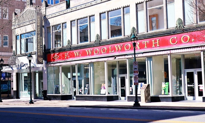 Downtown Greensboro Condominio | Downtown Delight - Private Balcony - Downtown Condo