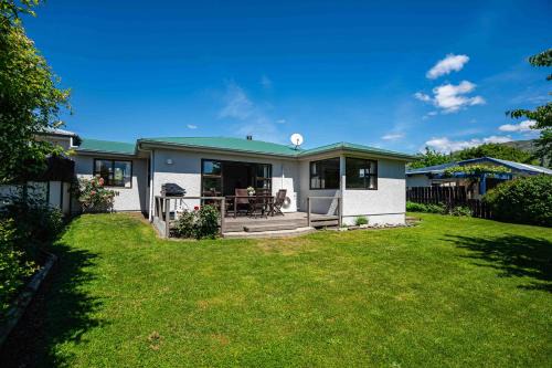Wanaka Casa | Downtown Delight - Wanaka Holiday Home