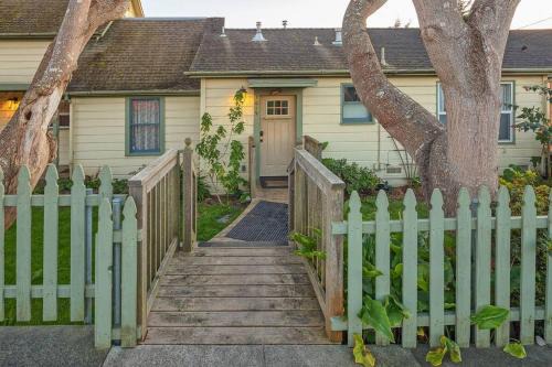 Arcata Apartamento | Downtown Digs-Sauna, Hot Tub, Bikes - Fun Times!