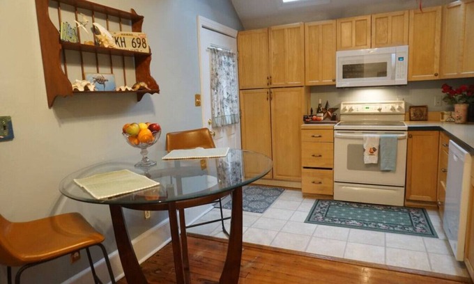 Doylestown Casa | Downtown Doylestown - walking distance to