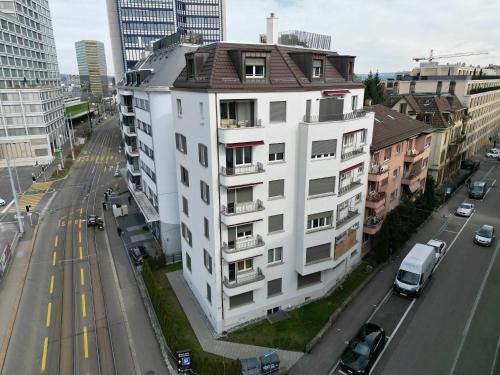 Oerlikon Casa | Downtown Dream 3 5BR with Balcony and Style BA21