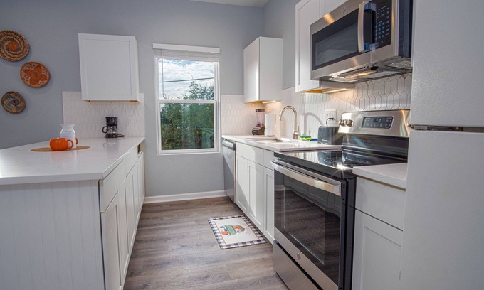 Denver Heights Cabaña | Downtown Dream Home Spacious 4br/2ba Sleeps 12!