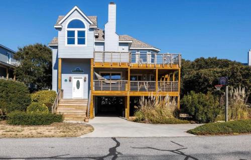 Duck Casa | Downtown Duck Resort Perks Ocean Views & Hot Tub
