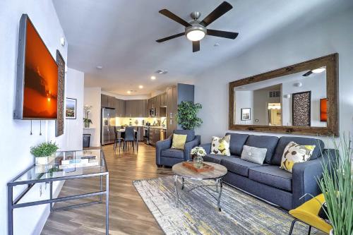 North Scottsdale Apartamento | Downtown Escape - Pool -King Bed -Parking G3047