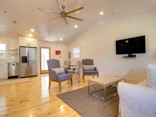 Fairhope Casa | Downtown Fairhope Cottage