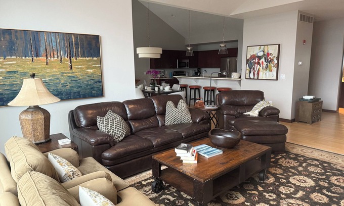 Fish Creek Condominio | Downtown Fish Creek Luxury Getaway 3BR/2.5BA, Game Room, Elevator & Deck Views!