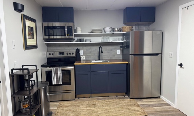 Lee Apartamento | Downtown Gateway to the Berkshires. Walk to Everything.