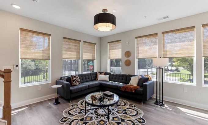 Wake Forest Condominio | Downtown Getaway: Wake Forest - Walkable to Downtown!