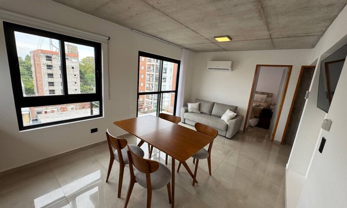 Pinamar Apartamento | Escapada en el Centro con Cochera y Balcón