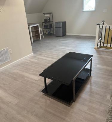 Buffalo Apartamento | Downtown Golden Stairs