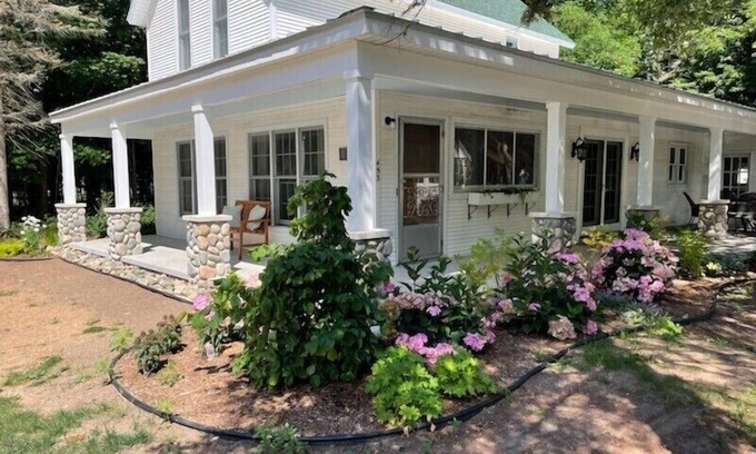 Harbor Springs Casa | Downtown Harbour Home