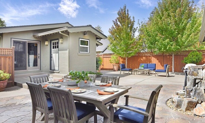 Healdsburg Cabaña | Downtown Healdsburg Wine Country Retreat