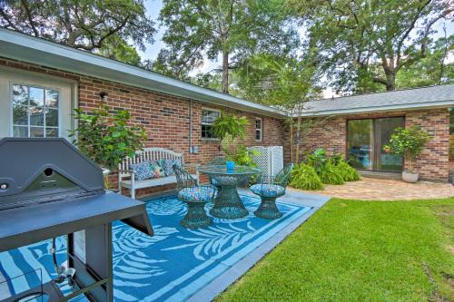 Beaufort Casa | Downtown Home with Yard and BBQ - 6 Mi to Downtown!
