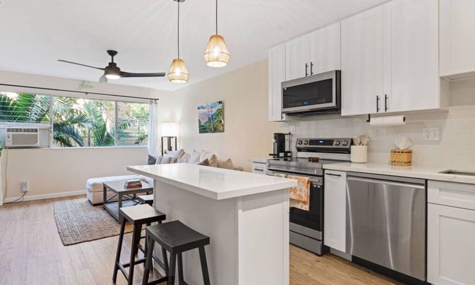 Enchanted Lake Apartamento | Downtown Kailua | Steps to shops | W/D | Parking