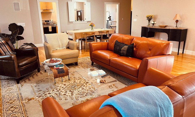 Kennebunk Casa | Downtown Kennebunk Home - Spacious! - Walk to area shops and restaurants!