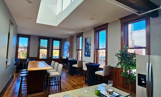 Kent Apartamento | Downtown Kent NY Style Penthouse