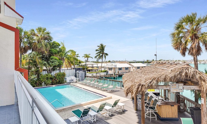Meadows Condominio | Downtown Key West 2BR/2BA Pool, Dock, Pet "Aruba"