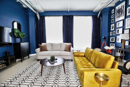Historic Core Apartamento | Downtown LA's Most Requested Property, Sleeps 4 with Free Parking!