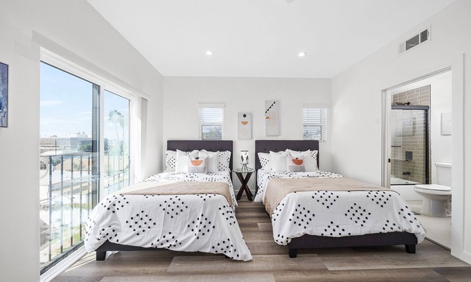 Rampart Village Casa | Downtown LA Stylish Bedrooms