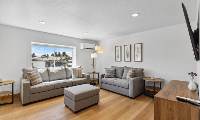 McCall Casa | Downtown Loft 205 - half block from lake, restaurants, and shopping