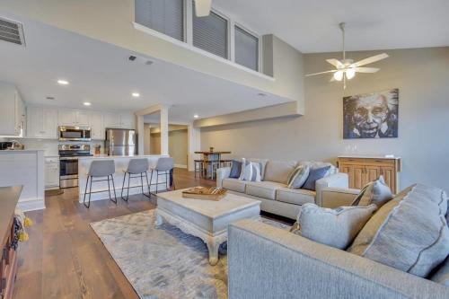 Statesboro Apartamento | Downtown Loft - Above Bull & Barrel & Close to Georgia Southern