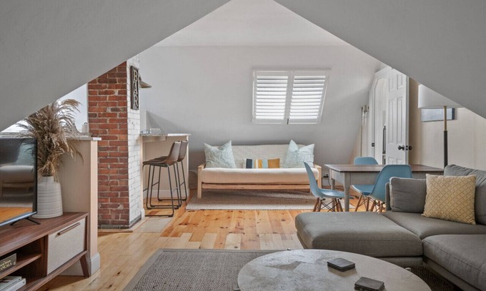 Parkside Apartamento | Downtown Loft with Water Views