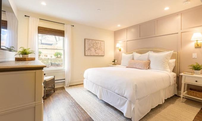 West Dundee Apartamento | Downtown Luxury Farmhouse Apartment #1