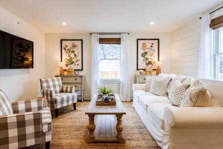 West Dundee Apartamento | Downtown Luxury Farmhouse Apartment #4