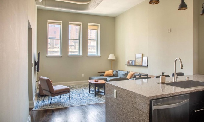 East Town Apartamento | Downtown Modern 2BR Loft