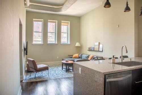 East Town Apartamento | Downtown Modern 2BR Loft