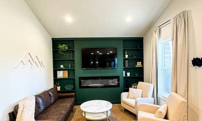 Loveland Casa | Downtown Modern Carriage House