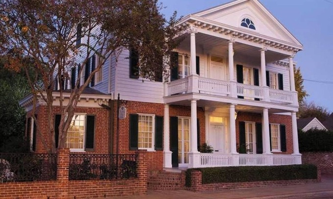 Natchez Casa | Downtown Natchez Elegant 1835 Antebellum House