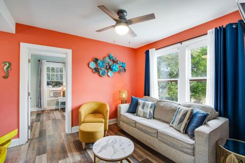 South Pensacola Casa | Downtown Navy Blue