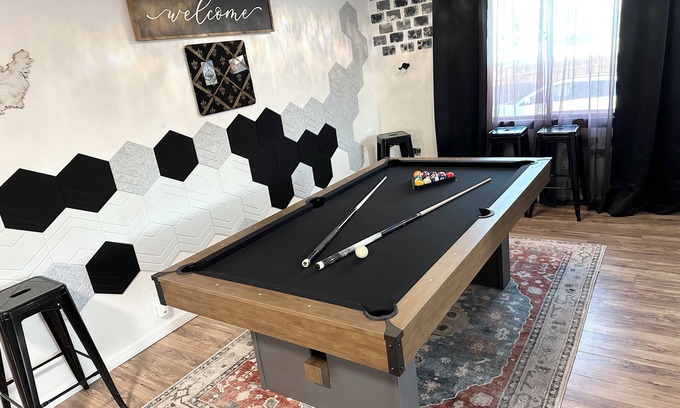 Twin Falls Casa | Downtown oasis.. Abundance of Entertainment & Amenities Hot Tub King Bed