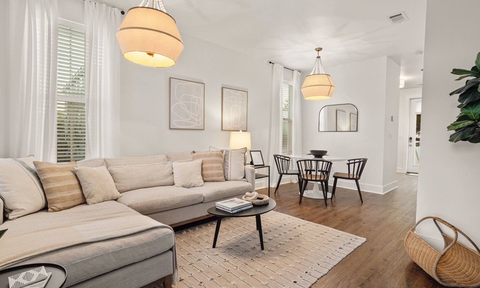 Ocean Springs Cabaña | Downtown Ocean Springs Cottage with Golf Cart